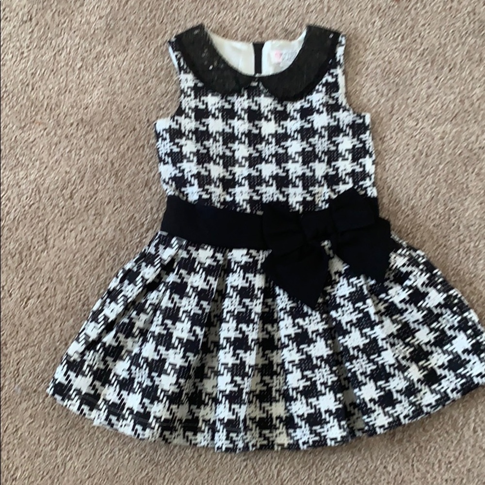 Girls size 4 houndstooth dress